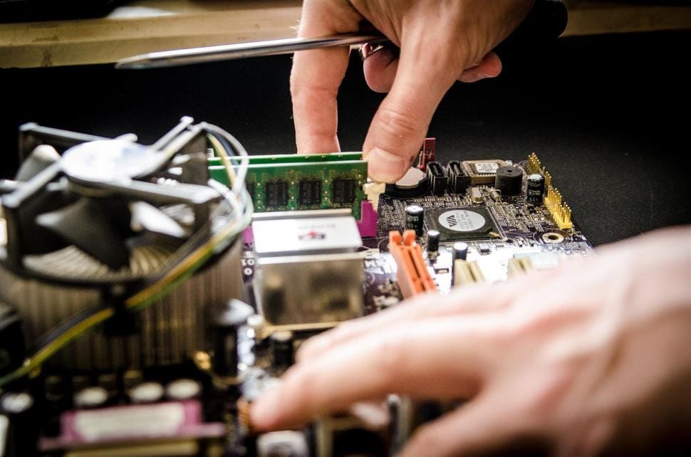 Detail perbaikan komponen motherboard